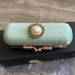 Vintage-retro lipstick lined-storage case